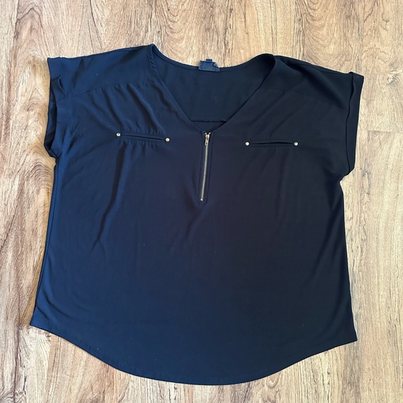 Elegant Black Women's Blouse with Zipper Detail - Picture 1 of 3